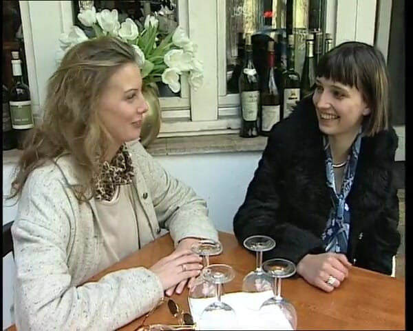 YOUR FIRST PORN: Distracție lesbiană între doi prieteni