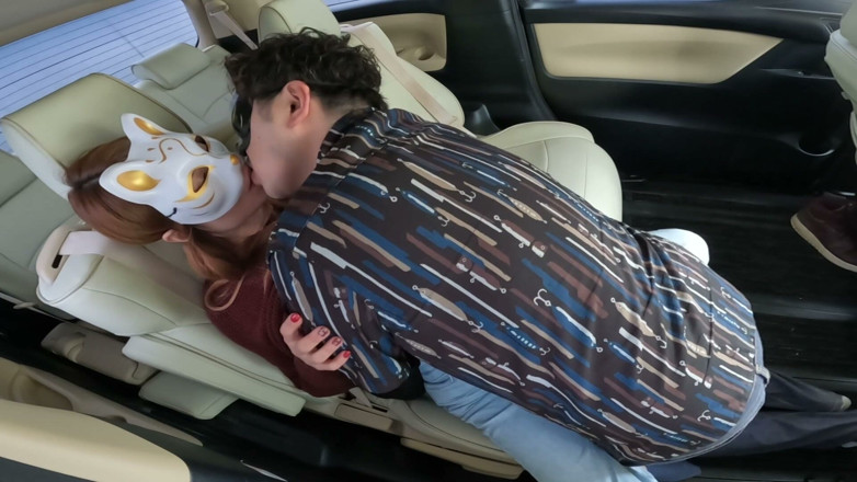 LuuLee0804: Sesso in auto nudo accanto al marito