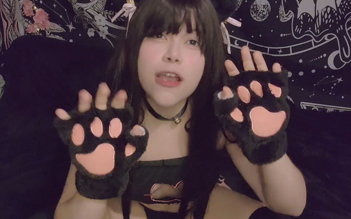 Hana Lily: Cosplay Kitty comel mahukan susu!
