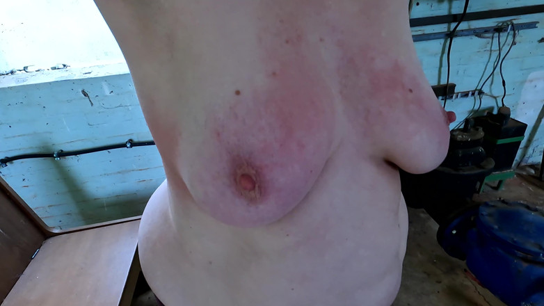 Bouncy Tits Action: Alternating Vagina and Tits Beating in the Workshop
