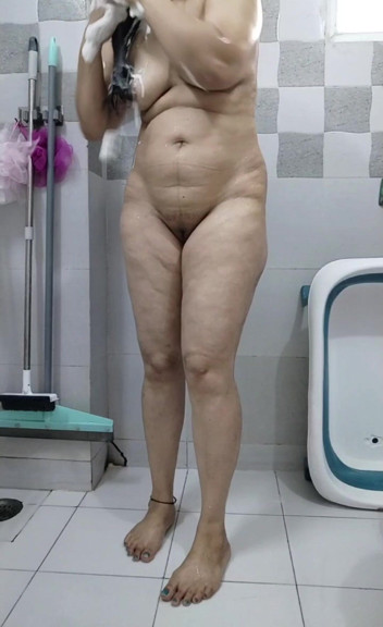 Hot Indian mommy