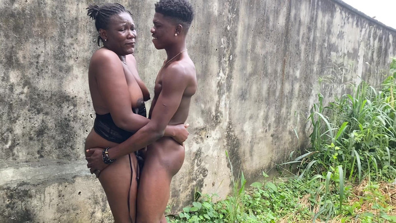 Creamyshuga: 她很好地骑乘了那根大鸡巴