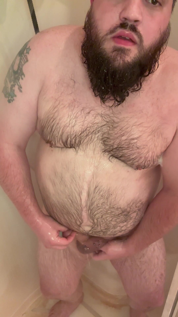 Chubby Freak: ぽっちゃりしたパパがシャワーを浴びて清めるディルドとフェラチオのおもちゃ