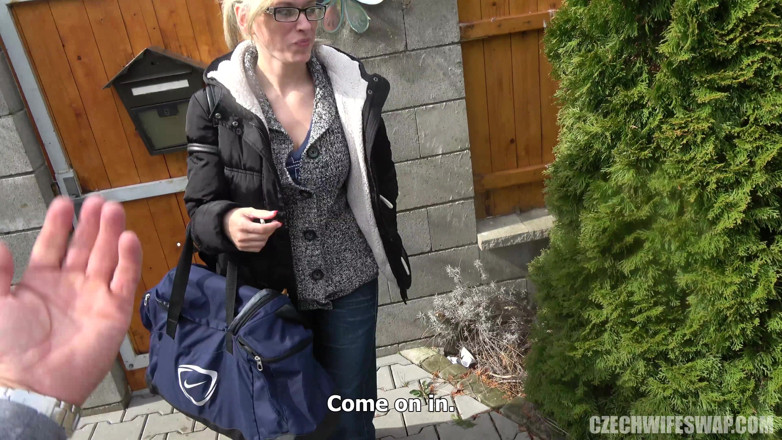 Czech Wife Swap: Schimb de soție cehă 7 - Partea 1: Blondă nesătătoare versus frumusețe cool:...