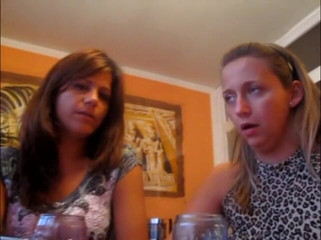 Solo Austria: Melady e Cindy comendo
