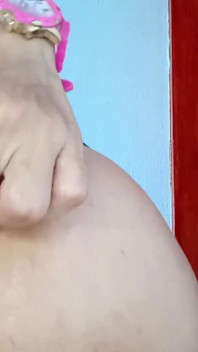 Experimentando con los dedos en mi culo para ver si me atrevo a probar anal con un pene real