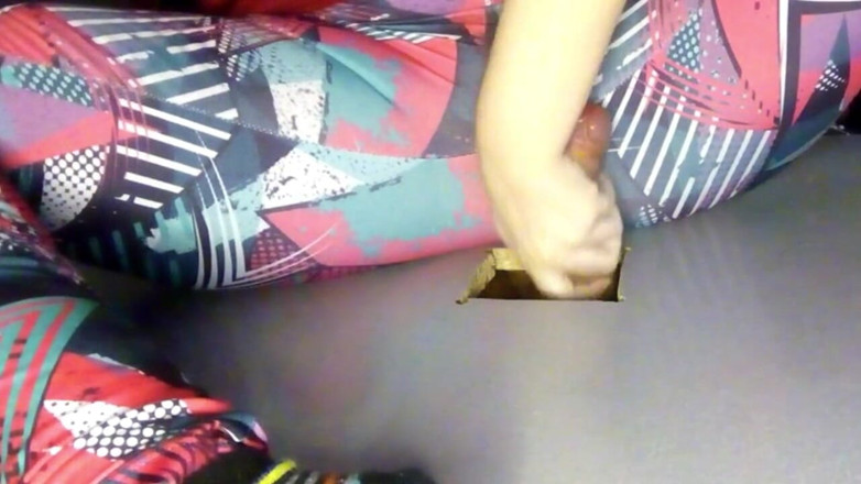 Sexoamateur: Handjob gloryhole