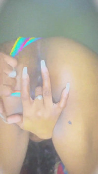 Shuga Avry mendedahkan pepek cantiknya dengan telanjang seksi mengusik di hadapan kamera dan bermain dengan kelentitnya dalam pakaian jala
