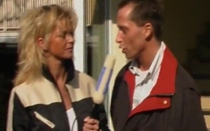 German Amateur Videos: Big Titted niemiecki reporter wysysających kutasa na castingu