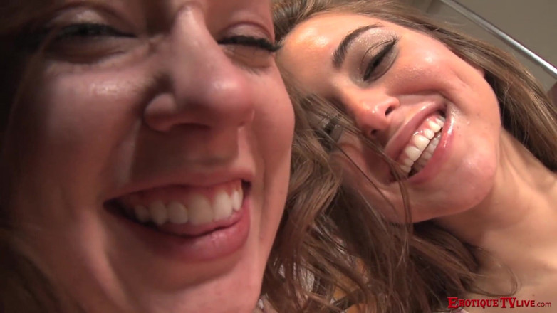 ErotiqueTVLive: Maddy O'Reilly a Riley Reid tvoří nezapomenutelné duo pro trojku