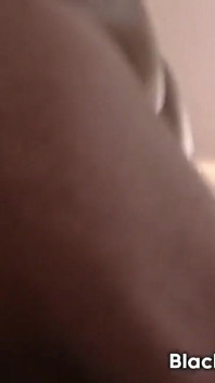 Sexy bílá dívka Skye bere velkého černého ptáka v mezirasovém sexu