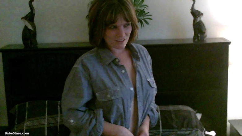 Babe Stare: 穿着 polo 衬衫的 Misty 即将赤身裸体