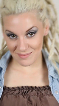 Elle B - quítate la ropa
