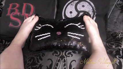 Mxtress Valleycat: Hai cách sequin toe trêu chọc