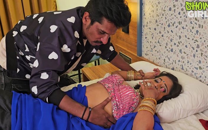 Indian Savita Bhabhi: Shame Less Padosan precisa de sexo noite completa na cama...