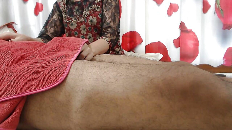 Bolly Karma: Bolly Karma 240 Footjob, Lízání zadku, Flash kundička
