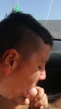 Blowjob cepat di dalam kereta kami