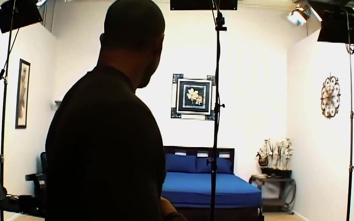 FapFlare: Těsná kundička Kayly Paige roztažená a naplněná mrdkou obrovským ptákem...