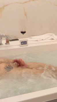 Hairy Muscle Stud: Luxury Jacuzzi Strip & Raw Jerk off - 4K Bodybuilder Solo