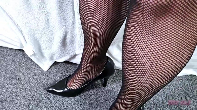 BBW_Wife: Secretară sexy - matură sexy mare și frumoasă cu țâțe uriașe își dezbracă uniforma și...