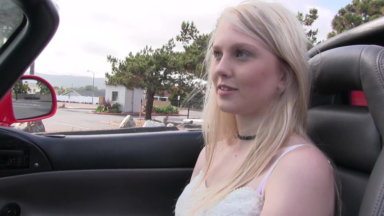 Perv Milfs n Teens: Lily Rader si na své něžné kundičce nechává pěkný chomáč...