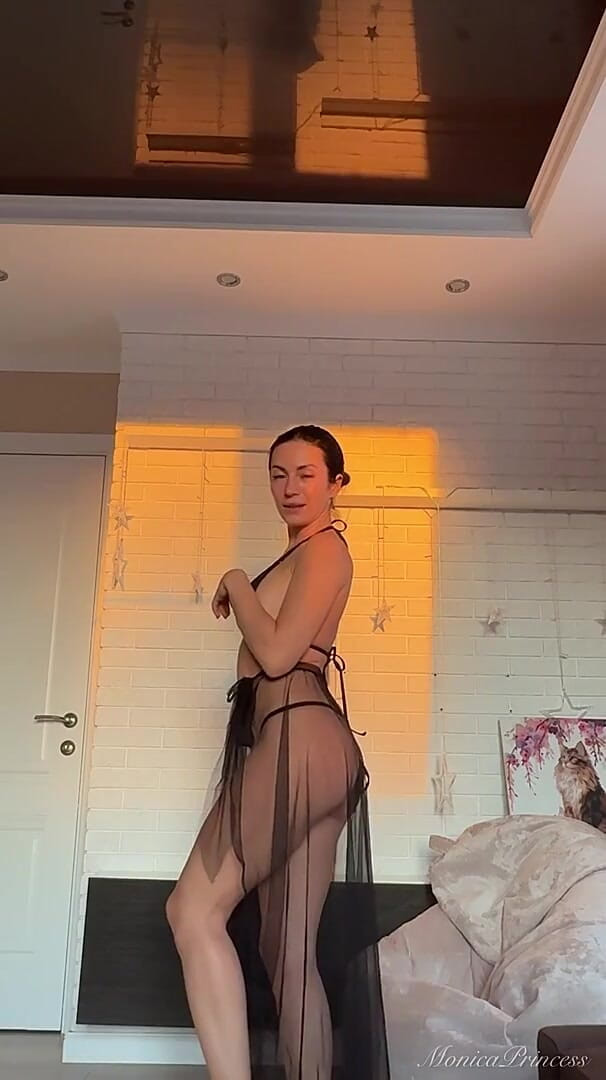 Princess Monica: Van plagen tot totale controle - Sissy Mindfuck vingerknippen