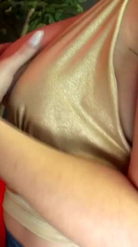 Un gros cul marié squirte dans un jean