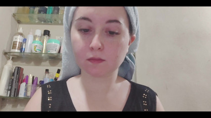 RavenHearth666VIP: Moje rutina čištění uší začíná bavlněnými tampony a pak gázou.