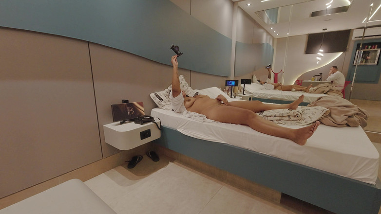 Lukas Zaad: व्यभिचारी पति की लत: मैं वेश्या को फिल्माता हूं और फिर बिना किसी दया के गांड को चोदता हूं।