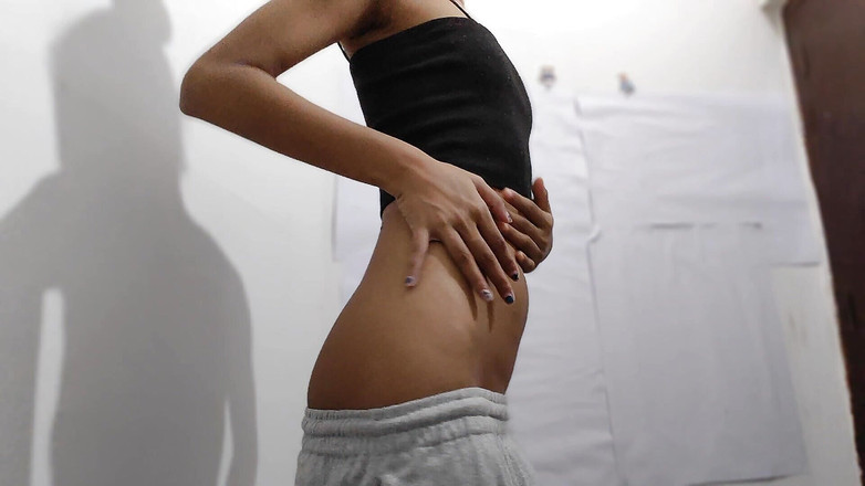 desigirl93: Roztomilá holka nadržená v kalhotkách