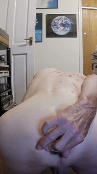 Lubang pantatku menganga lebar bagian 1