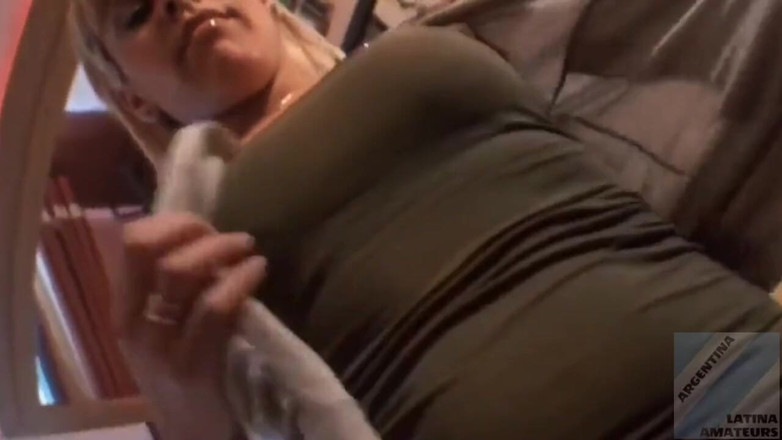 Argentina Latina Amateurs: Blonde panas Alma blowjob dan pancutan muka