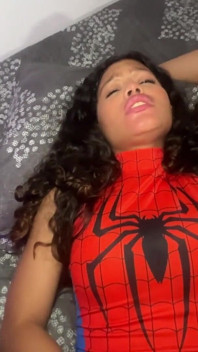 Chica araña es follada por la polla de Miles Morales