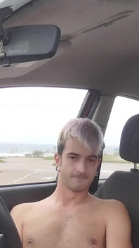 Honění na parkovišti a stříkání