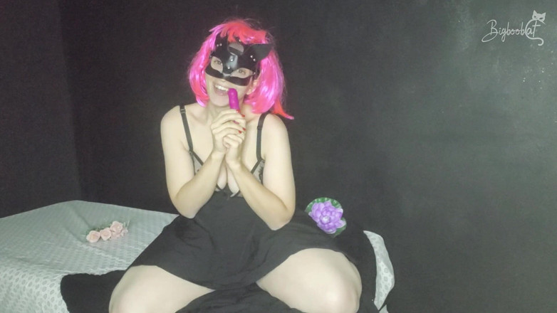 Big boob cat: Salut, je suis le chaton de tes rêves. Tu veux...