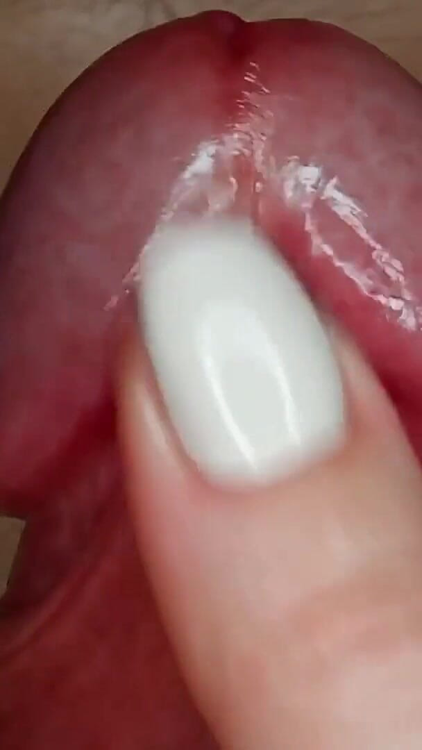 MissLipsXXX: Sie streichelt seinen Frenulum und er kommt schnell