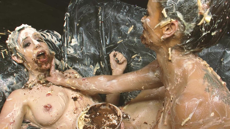 DARVASEX: Lesben beschmiert szene 4: Zwei vollbusige lesben, die mit kuchen bedeckt...