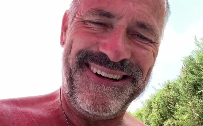 Daddybearvlc: Daddybears Jacuzzi Wank
