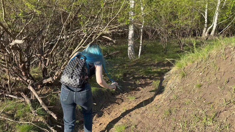 LapkaLu: Seks in het bos met rondborstige klasgenoot. Jonge Russische studente...