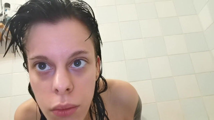 Beth Kinky: Гоління моєї пизди гладко для тата
