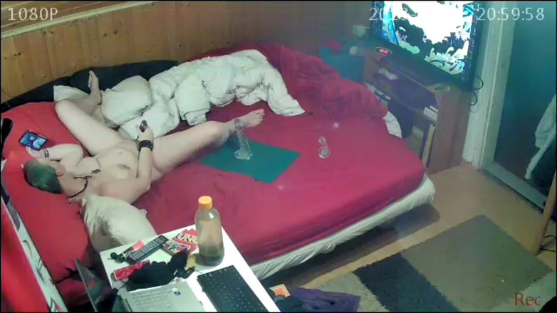 KittieNoOne: Ditangkap melancap dengan suami dalam telefon