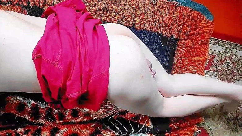 Kitty_Cross: Xinh đẹp trong màu hồng, bẩn thỉu trong suy nghĩ