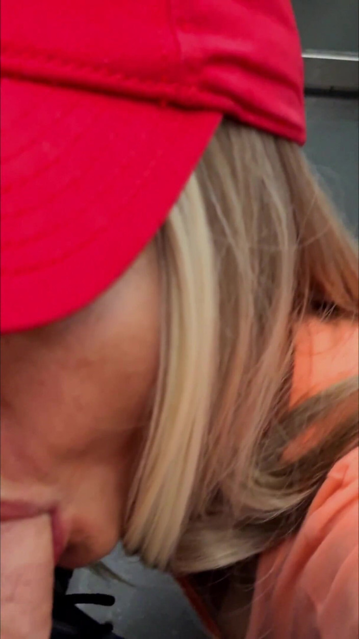 DedeDeville: Jiran cantik dalam lif Dada Deville