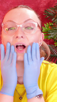 Video Asmr với găng tay nitrile y tế (arya grander)