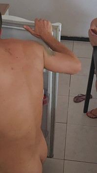 Risicovolle seks! Vriendin neukt de man van haar vriendin