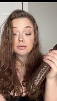 MILF Domme v kožených děvkách ze svého sissyho chlapce hraní rolí