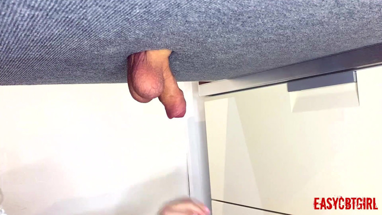 AnnyCandyPainboy: 착유판 Easycbtgirl에서 노예의 공을 면도하는 여주인