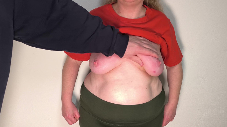 Bouncy Tits Action: 새 해 이브를 위한 길고 고통스러운 젖탱이 세션