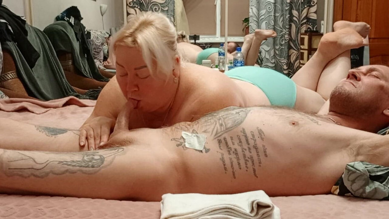 Zona901: Tetangga memerah kontol dengan mulutnya dan menelan air mani sebelum...