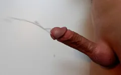 Orgasme masculin avec éjaculation énorme après une belle bite